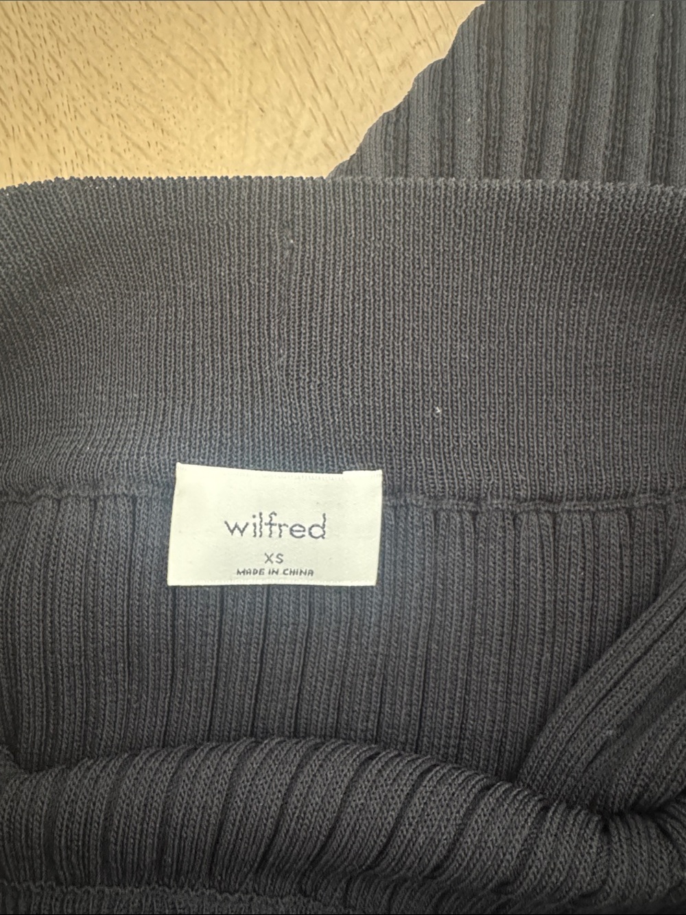 Aritzia Wilfred Black Ribbed Maxi Skirt with Side Slit - Picture 4 of 7